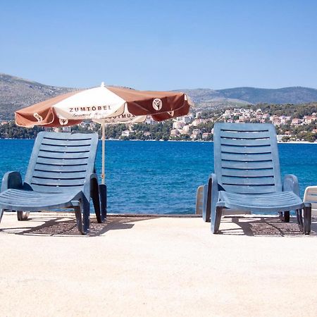 Marcel Apartment Mit Meerblick Трогир Екстериор снимка