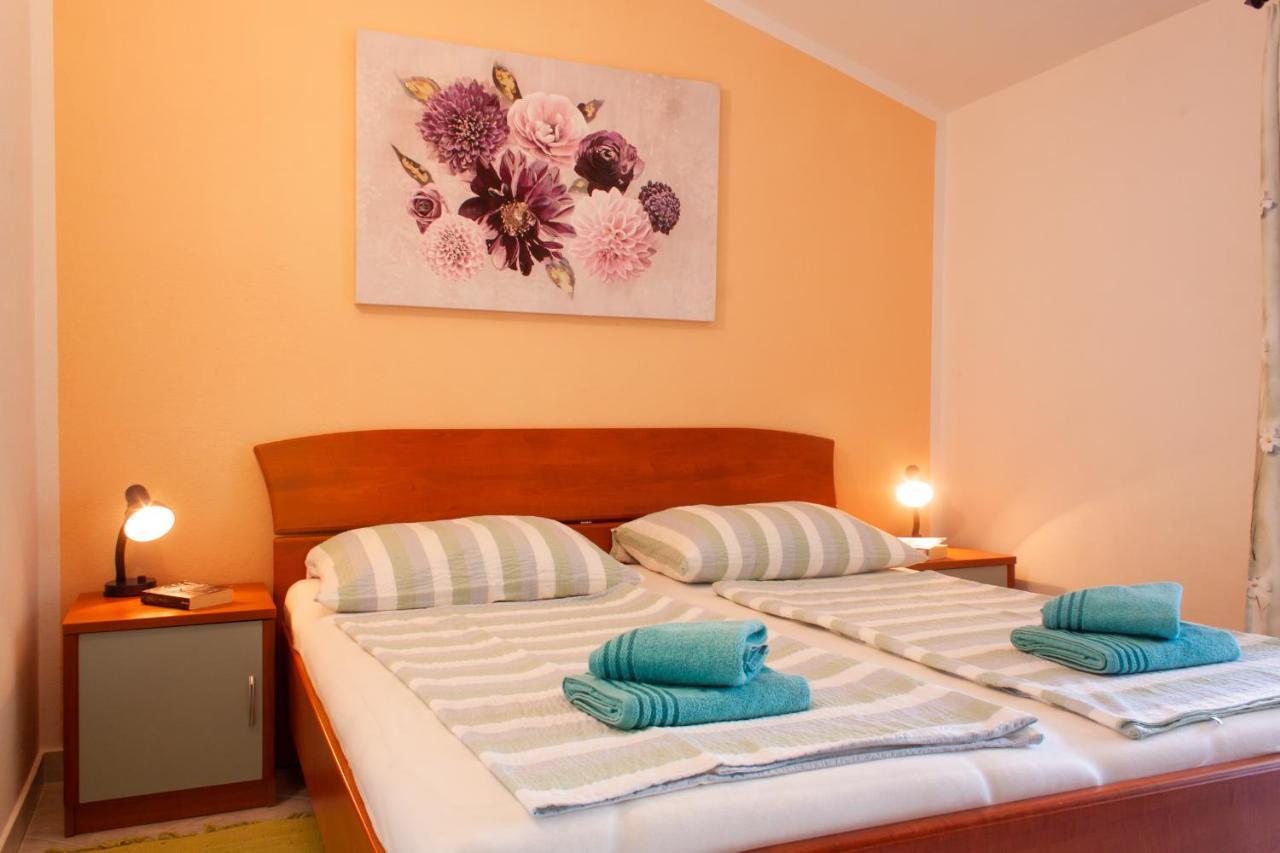 Marcel Apartment Mit Meerblick Трогир Екстериор снимка