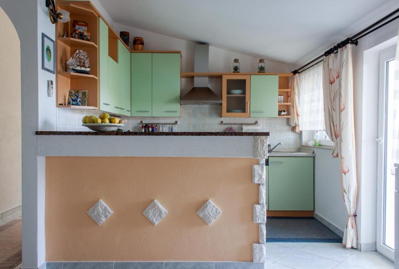 Marcel Apartment Mit Meerblick Трогир Екстериор снимка