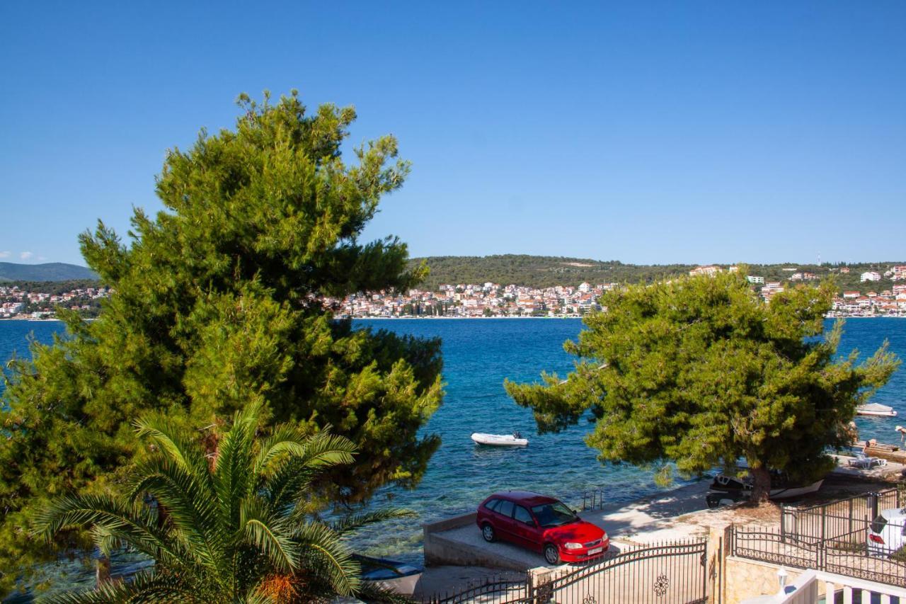 Marcel Apartment Mit Meerblick Трогир Екстериор снимка
