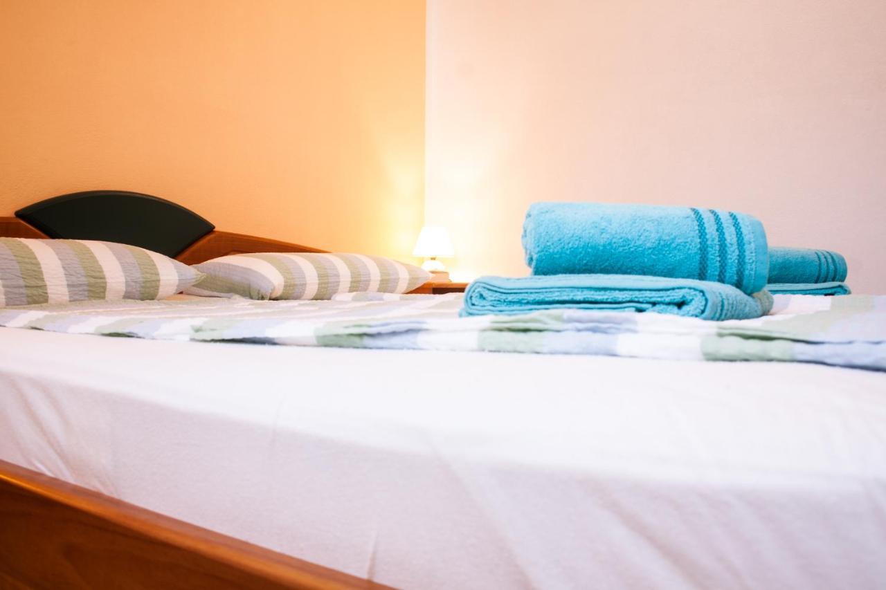 Marcel Apartment Mit Meerblick Трогир Екстериор снимка