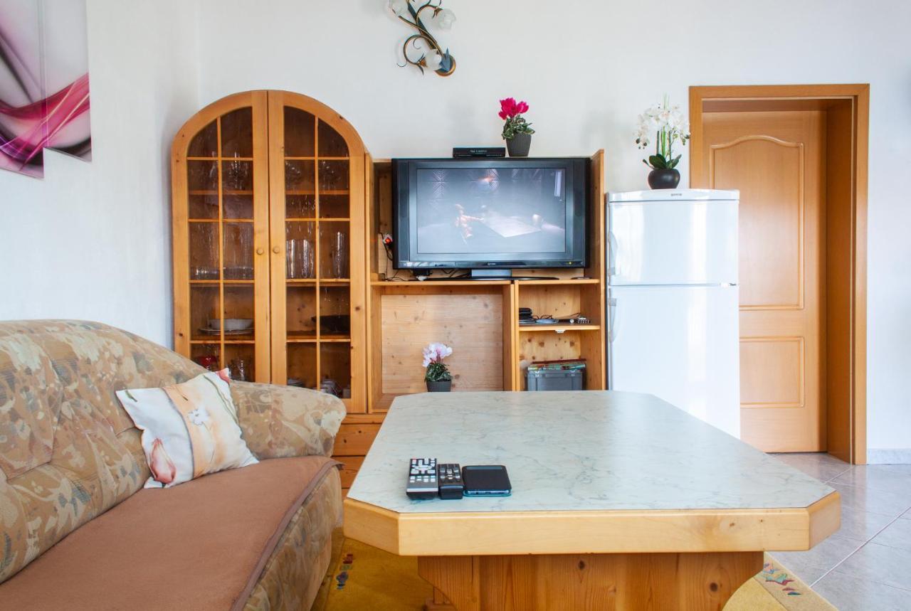 Marcel Apartment Mit Meerblick Трогир Екстериор снимка