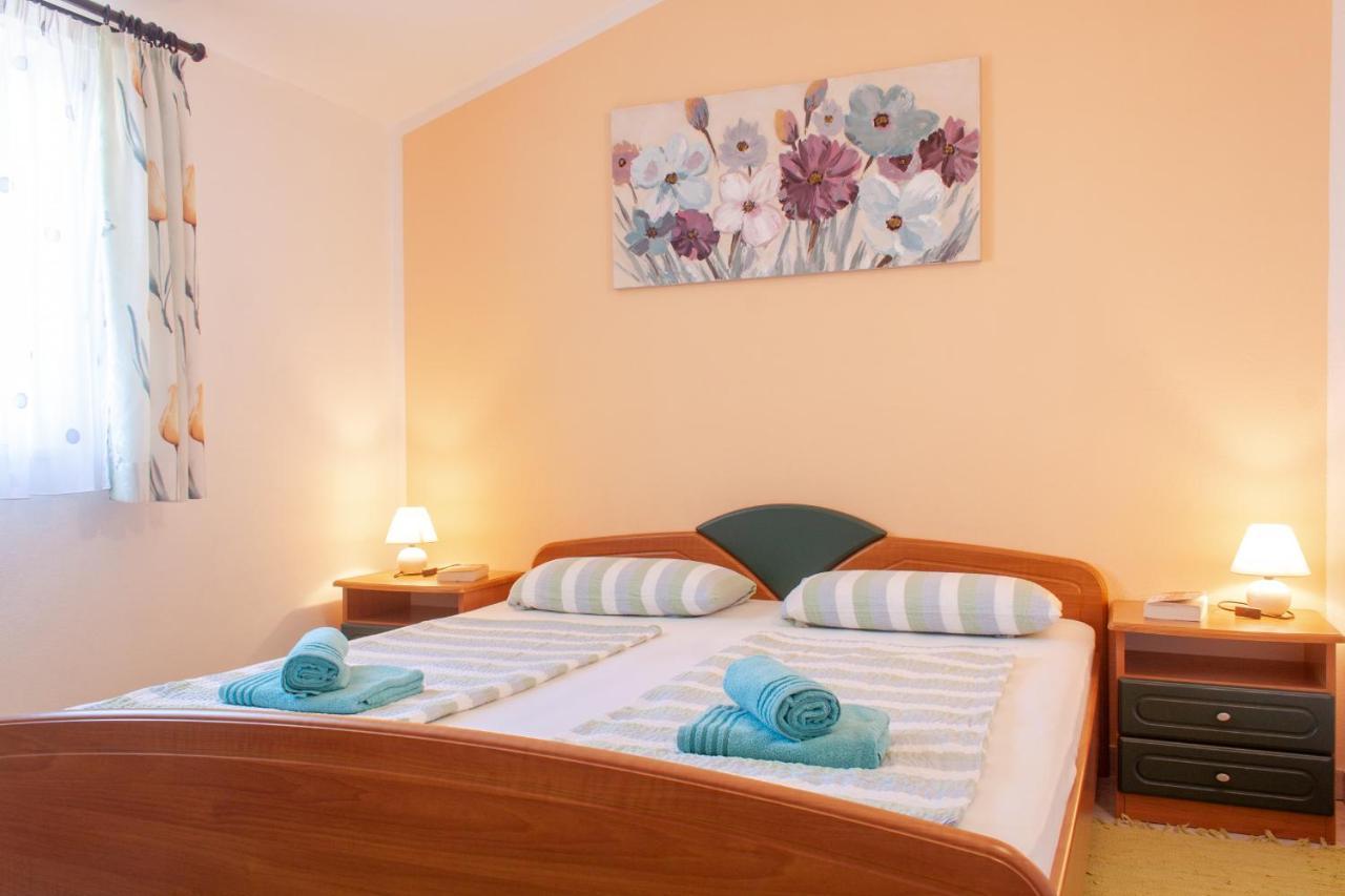 Marcel Apartment Mit Meerblick Трогир Екстериор снимка