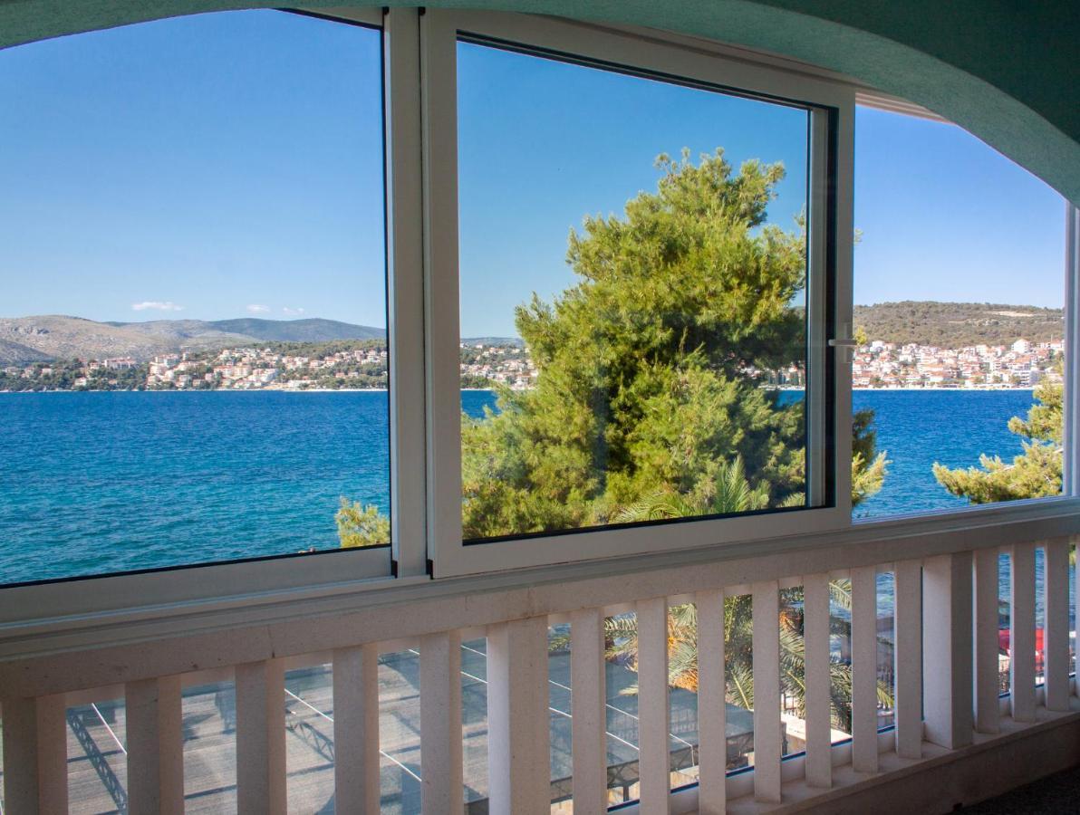 Marcel Apartment Mit Meerblick Трогир Екстериор снимка