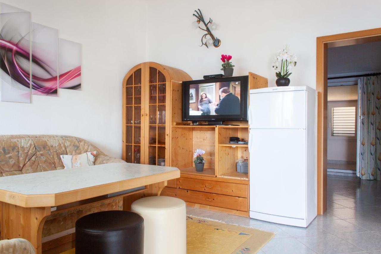Marcel Apartment Mit Meerblick Трогир Екстериор снимка